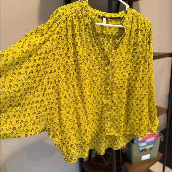 Greenish Yellow Pilcro Floral Women's Top - Picture 2 of 6